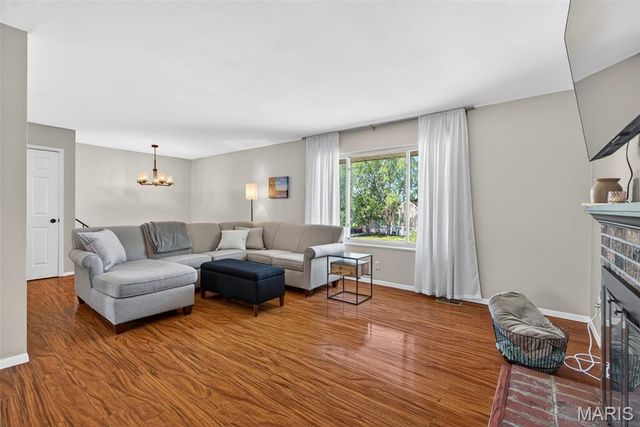 12538 Parkway Acres Court, Maryland Heights, MO 63043