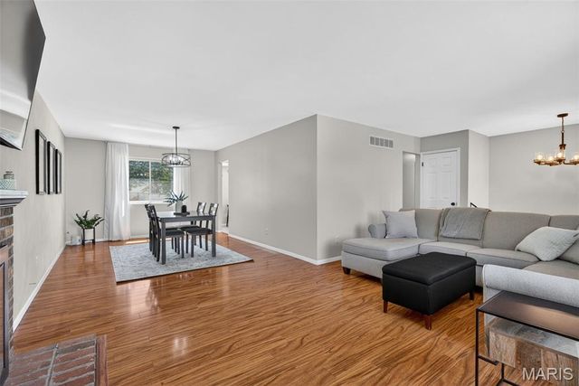 12538 Parkway Acres Court, Maryland Heights, MO 63043