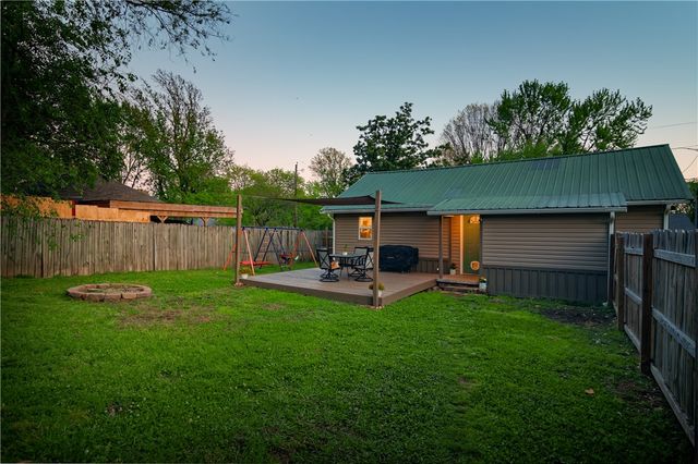 206 W Parks Street, Prairie Grove, AR 72753