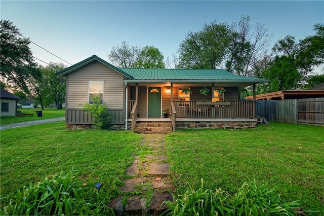206 W Parks Street, Prairie Grove, AR 72753