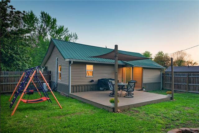 206 W Parks Street, Prairie Grove, AR 72753