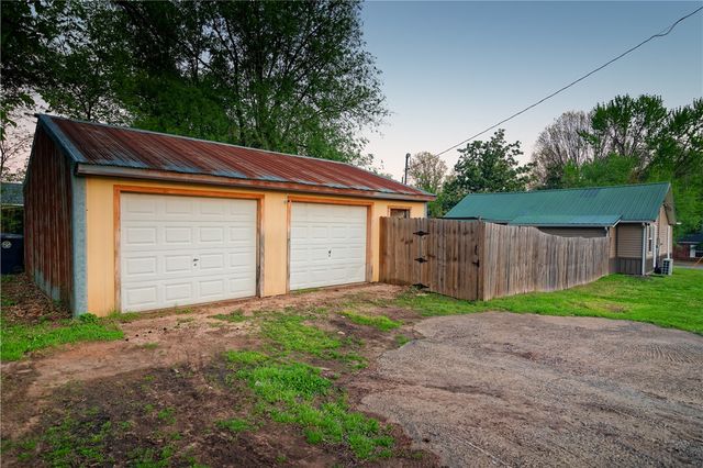 206 W Parks Street, Prairie Grove, AR 72753