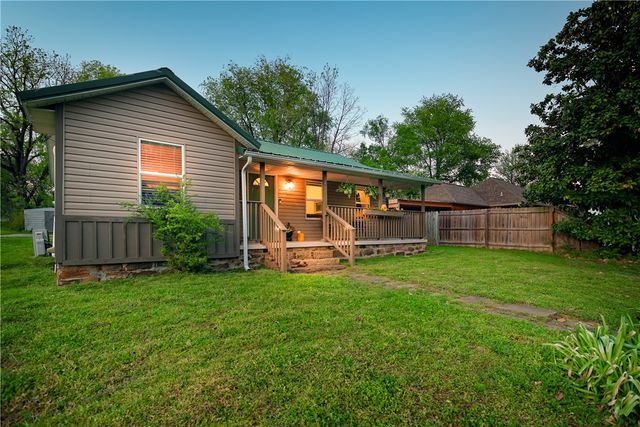 206 W Parks Street, Prairie Grove, AR 72753