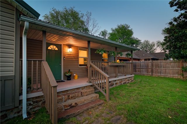 206 W Parks Street, Prairie Grove, AR 72753