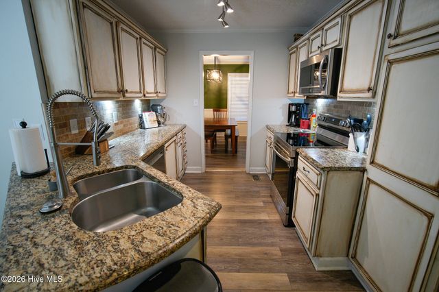 218 English Walnut Drive, Richlands, NC 28574