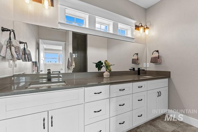 2031 W Island Green Ct, Meridian, ID 83646