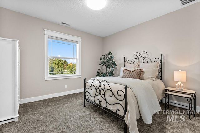 2031 W Island Green Ct, Meridian, ID 83646
