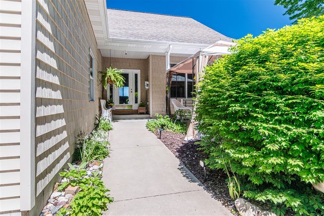 8562 W Woodridge Drive, Mears, MI 49436