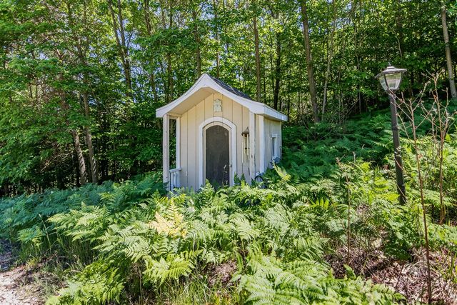 8562 W Woodridge Drive, Mears, MI 49436