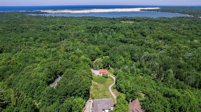 8562 W Woodridge Drive, Mears, MI 49436