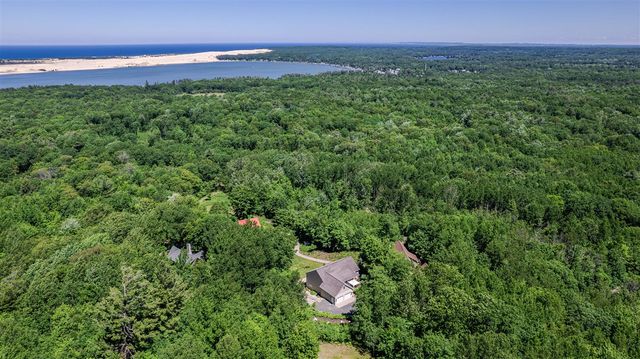 8562 W Woodridge Drive, Mears, MI 49436