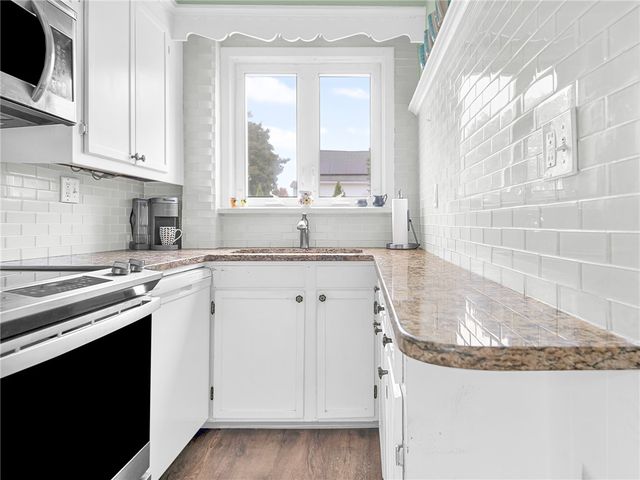 33 Governor Street, Cranston, RI 02920