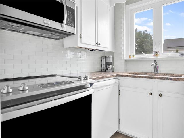 33 Governor Street, Cranston, RI 02920