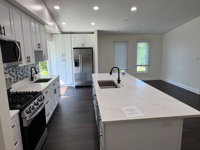 19W286 Governors Trail 0, Oak Brook, IL 60523