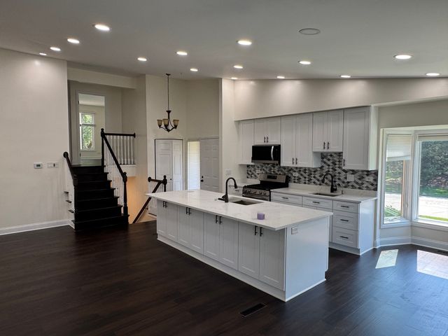 19W286 Governors Trail 0, Oak Brook, IL 60523