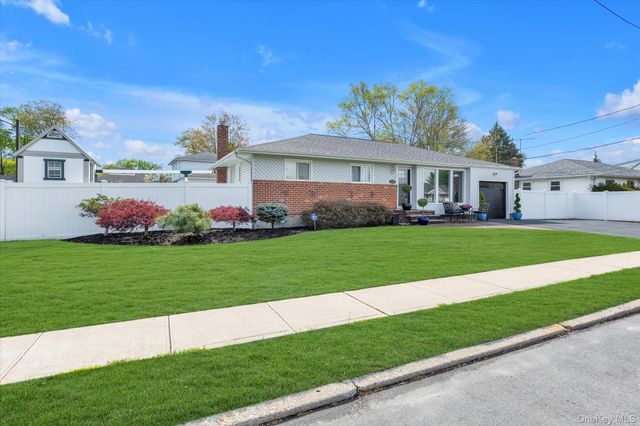568 Plainview Road, Plainview, NY 11803