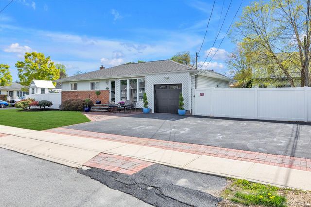 568 Plainview Road, Plainview, NY 11803