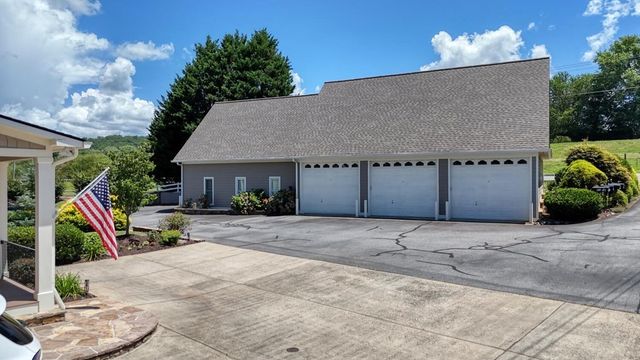 2267 Eastgate Drive, Hiawassee, GA 30546