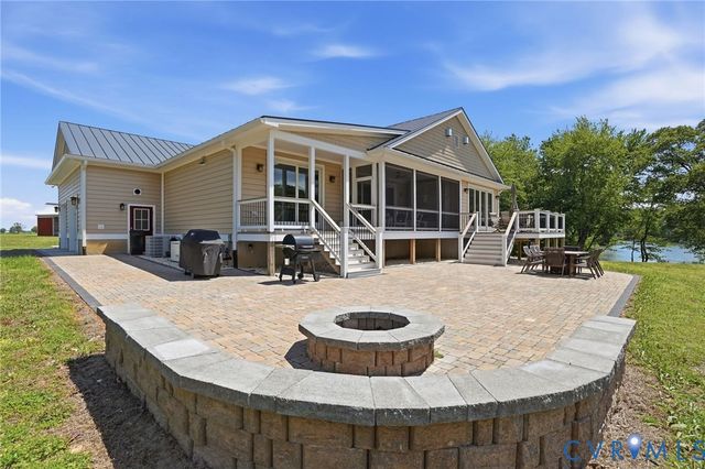 501 Glebe View Ln, Lottsburg, VA 22511
