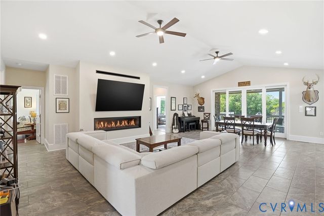 501 Glebe View Ln, Lottsburg, VA 22511