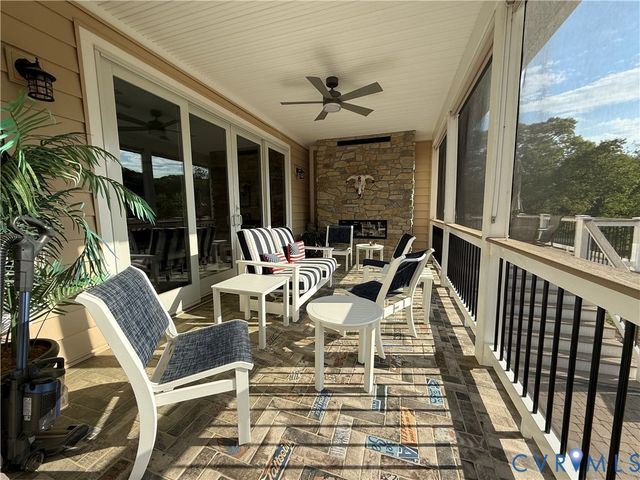 501 Glebe View Ln, Lottsburg, VA 22511