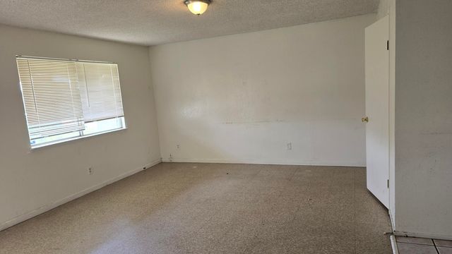 762 W Front Street, Farmersville, CA 93223