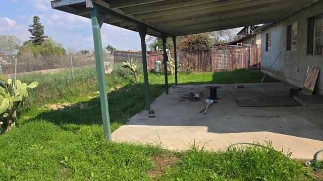 762 W Front Street, Farmersville, CA 93223