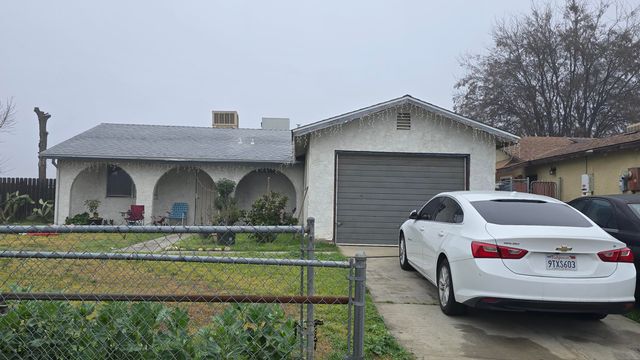762 W Front Street, Farmersville, CA 93223