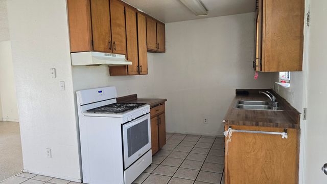 762 W Front Street, Farmersville, CA 93223