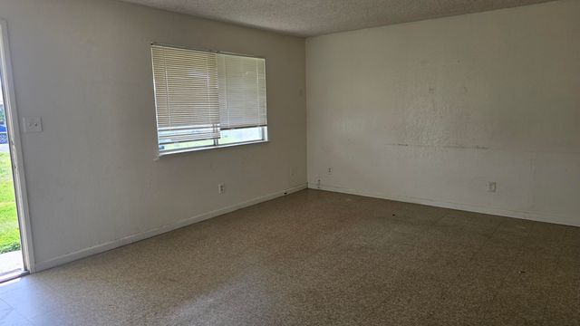 762 W Front Street, Farmersville, CA 93223