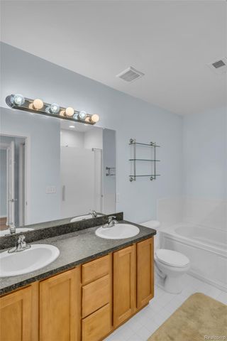 3214 Camden Drive Unit 28, Troy, MI 48084