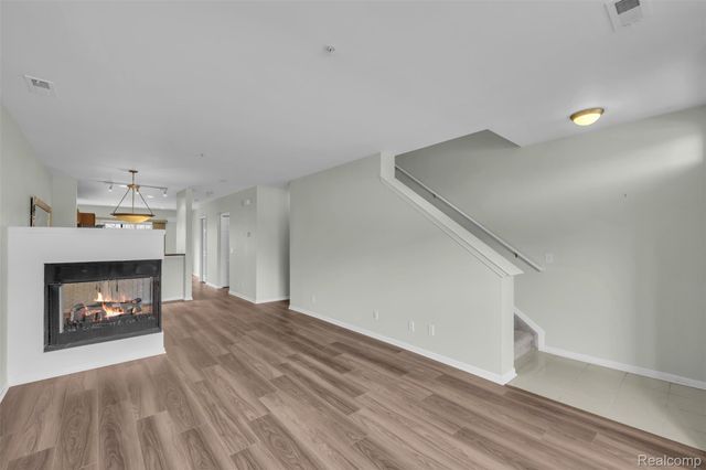 3214 Camden Drive Unit 28, Troy, MI 48084