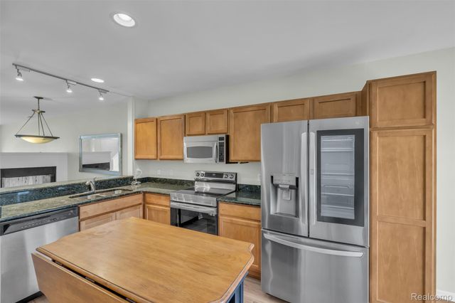 3214 Camden Drive Unit 28, Troy, MI 48084