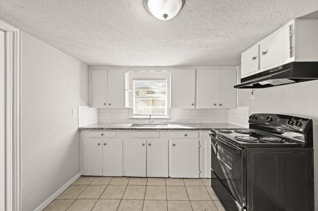 203 W Hart Avenue, Pasadena, TX 77506