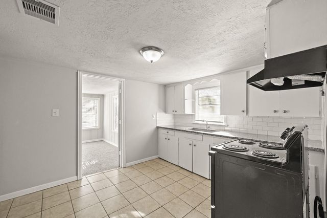 203 W Hart Avenue, Pasadena, TX 77506