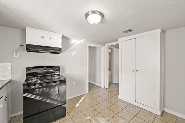 203 W Hart Avenue, Pasadena, TX 77506