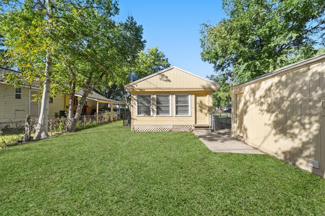 203 W Hart Avenue, Pasadena, TX 77506