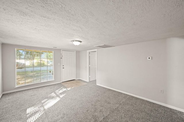 203 W Hart Avenue, Pasadena, TX 77506