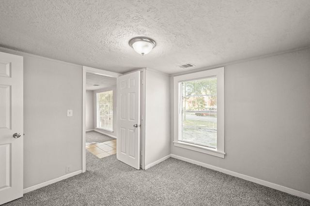 203 W Hart Avenue, Pasadena, TX 77506