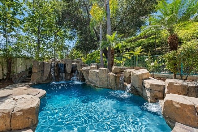 7 Skylark, Laguna Hills, CA 92679