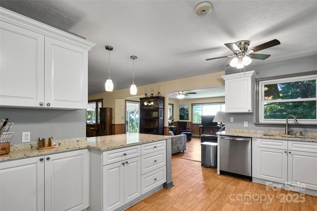 371 Heatherly Heights Road, Saluda, NC 28773