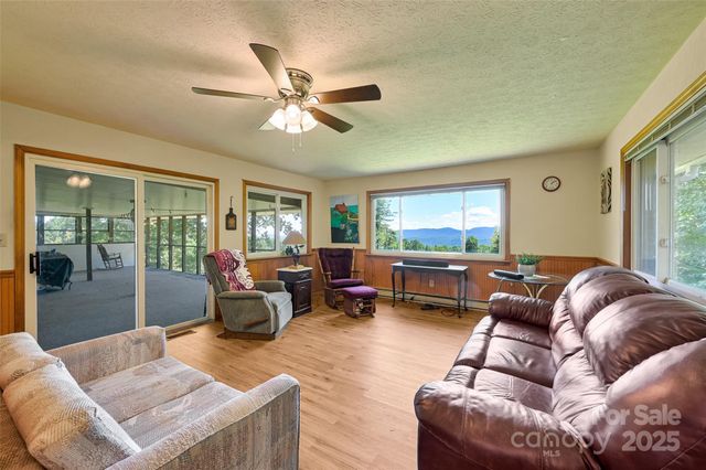 371 Heatherly Heights Road, Saluda, NC 28773
