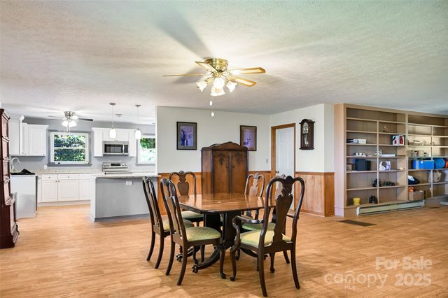 371 Heatherly Heights Road, Saluda, NC 28773