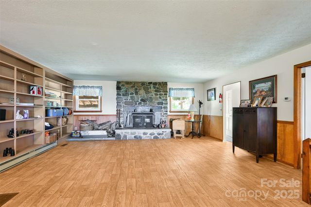 371 Heatherly Heights Road, Saluda, NC 28773