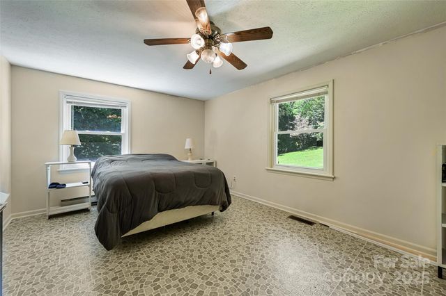 371 Heatherly Heights Road, Saluda, NC 28773