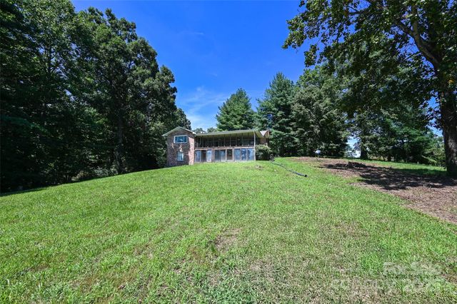 371 Heatherly Heights Road, Saluda, NC 28773