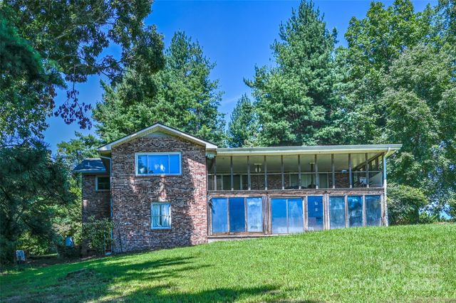 371 Heatherly Heights Road, Saluda, NC 28773