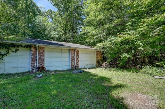 371 Heatherly Heights Road, Saluda, NC 28773