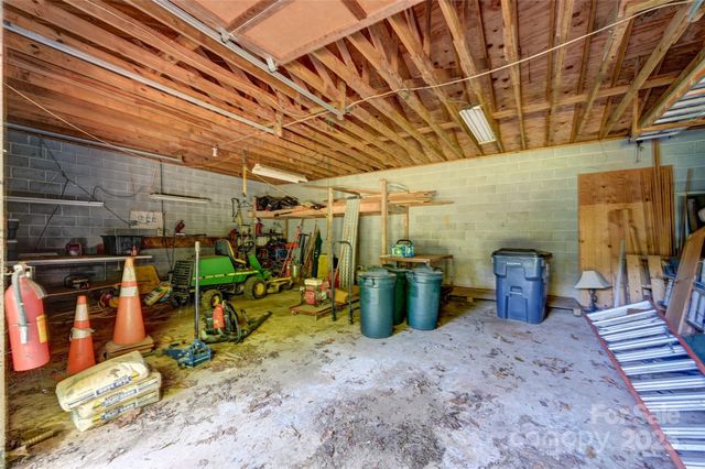 371 Heatherly Heights Road, Saluda, NC 28773