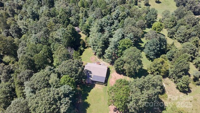 371 Heatherly Heights Road, Saluda, NC 28773